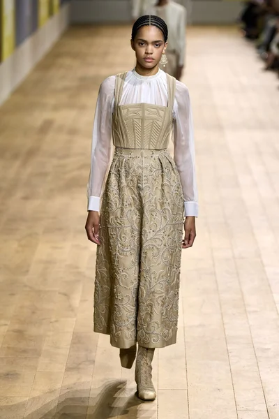 Look 26